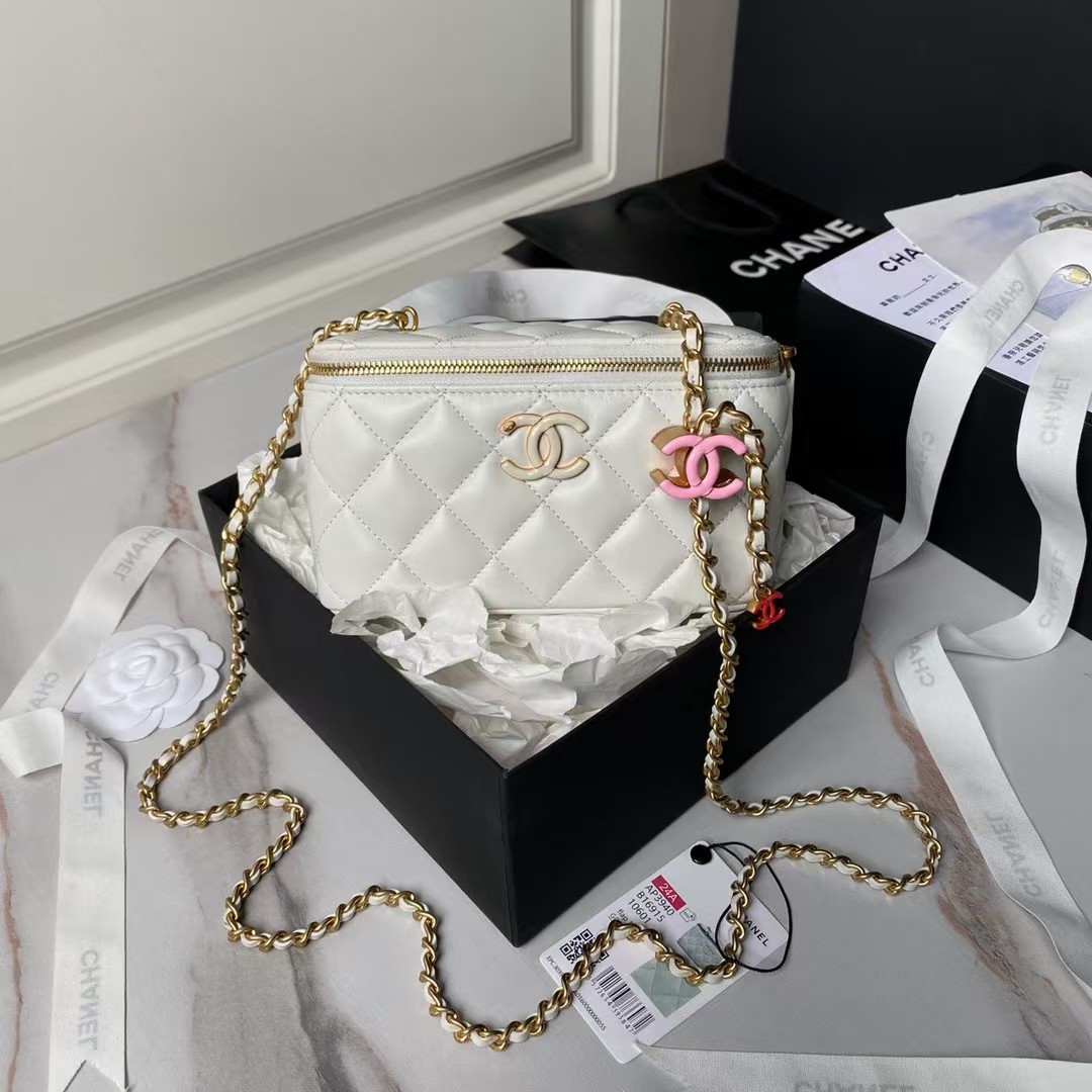 Replicate Chanel AP3940 Lambskin Cosmetic Bag Shiny Lambskin Enamel Gold Metal White(1:1 replica)