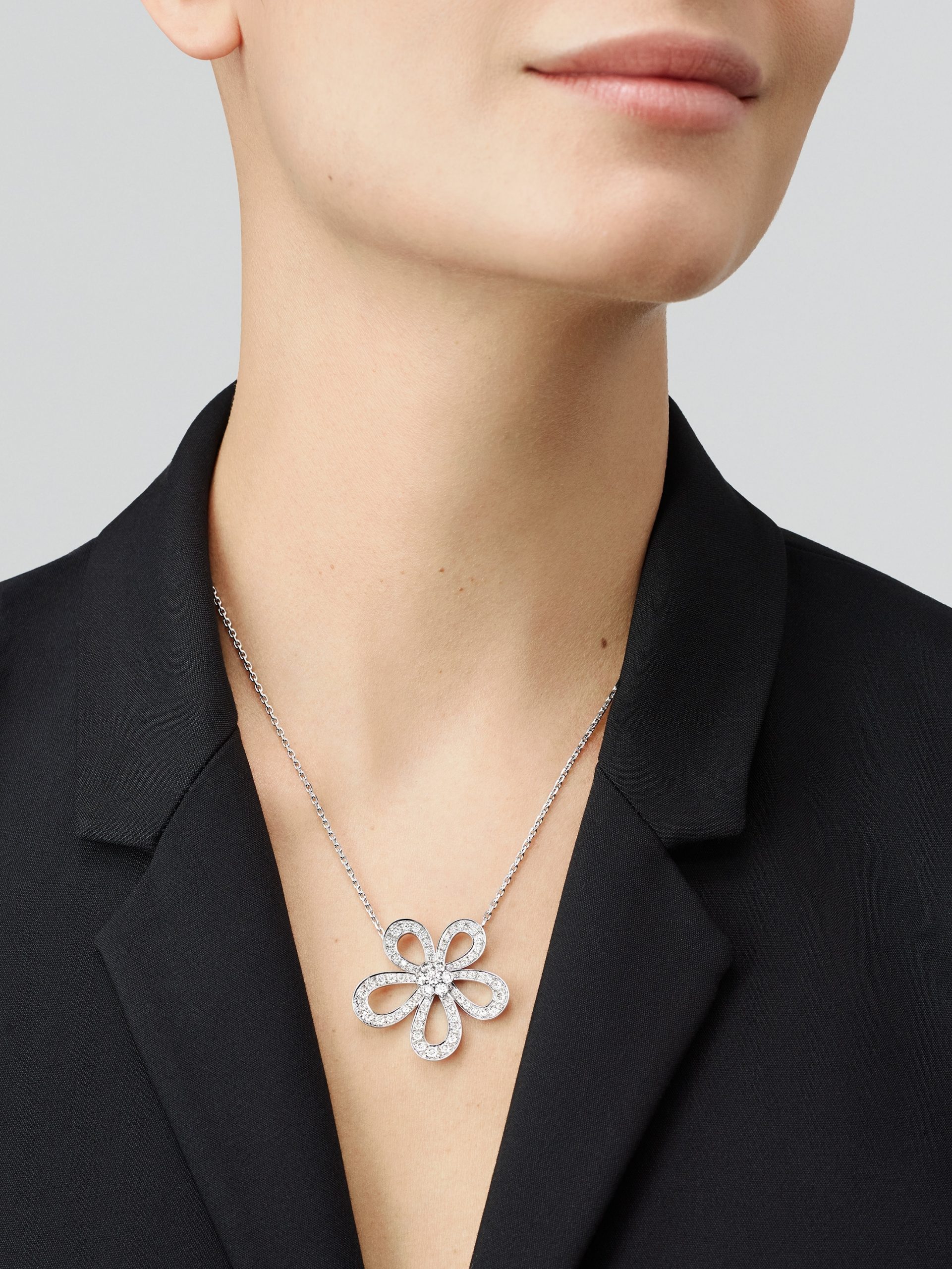Replicate Flowerlace pendant(1:1 replica)