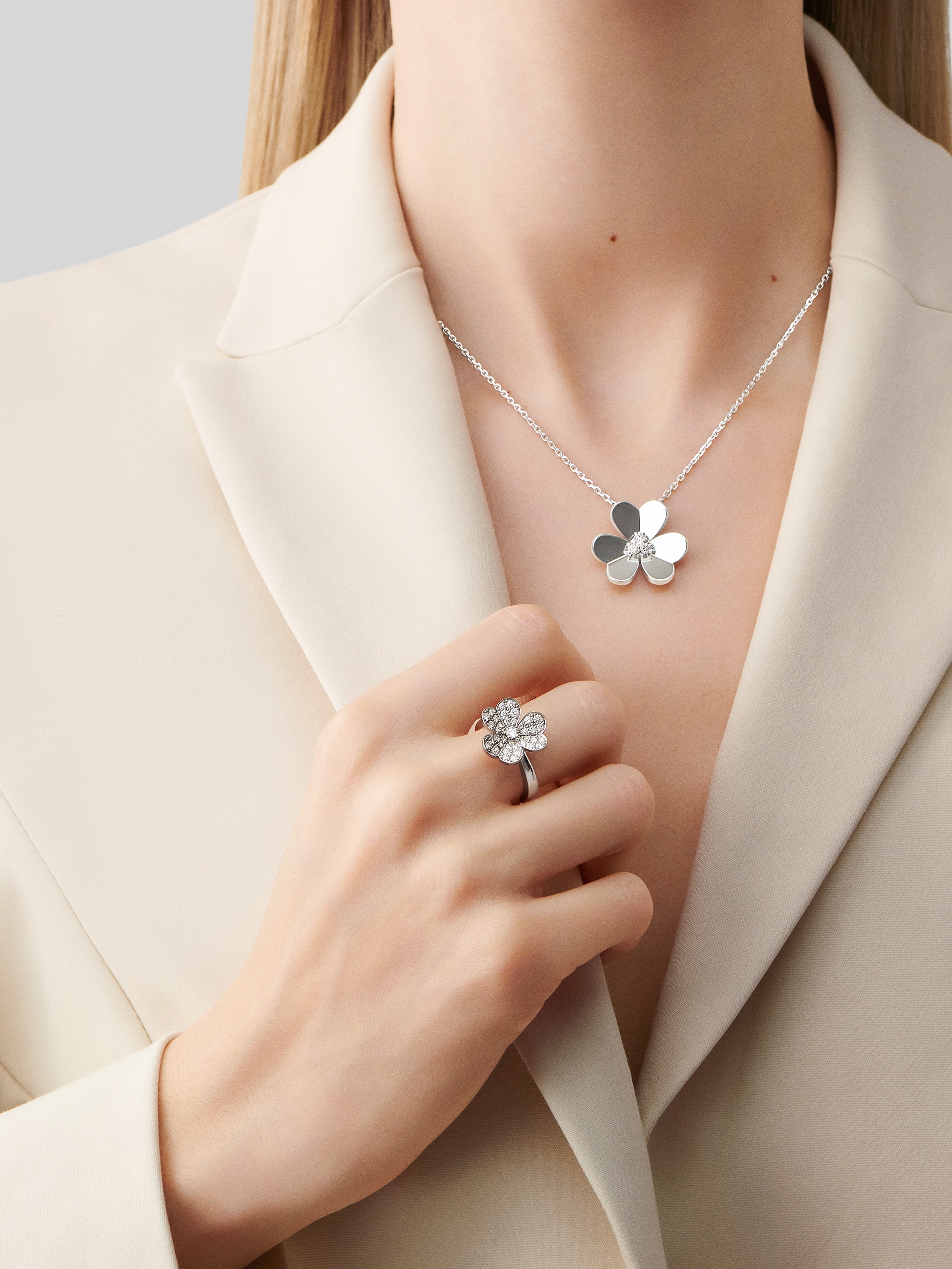 Replicate Frivole ring, 1 flower(1:1 replica)