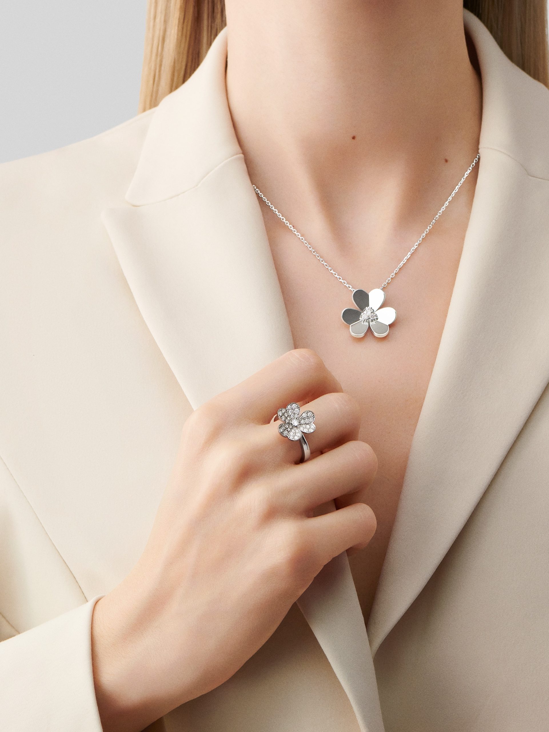 Replicate Frivole ring, 1 flower(1:1 replica)