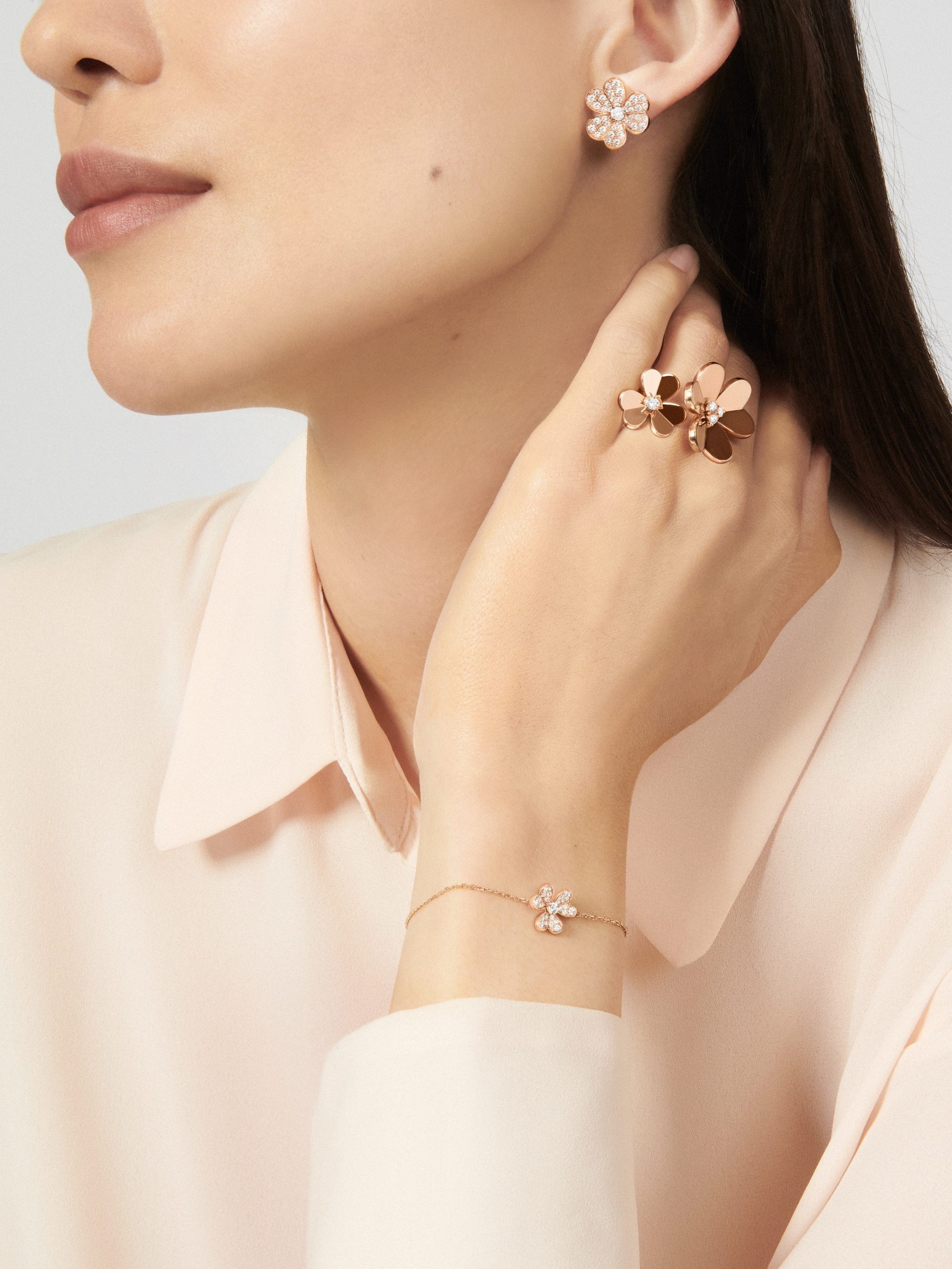 Replicate Frivole Between the Finger ring(1:1 replica)