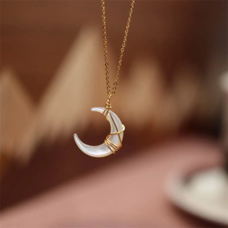 Mocoer Natural Tridacna Stone Crescent Moon Blessing Necklace Pendant - Mocoer