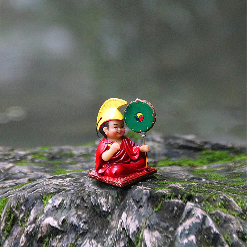 Mocoer Hand Painted Tibetan Lama Figures Carved Creative Home Office Car Decoration Ornament - Mocoer