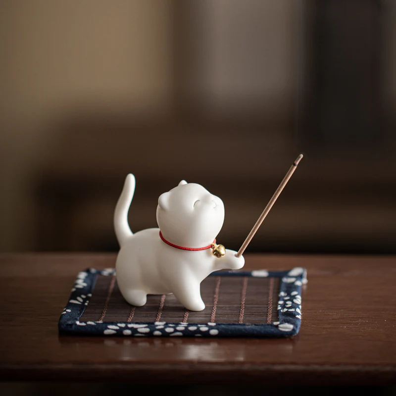 Mocoer Mini Lucky Cat Kitten Tea Pet Ceramic Home Desk Figurine Decoration With Bamboo Mat - Mocoer