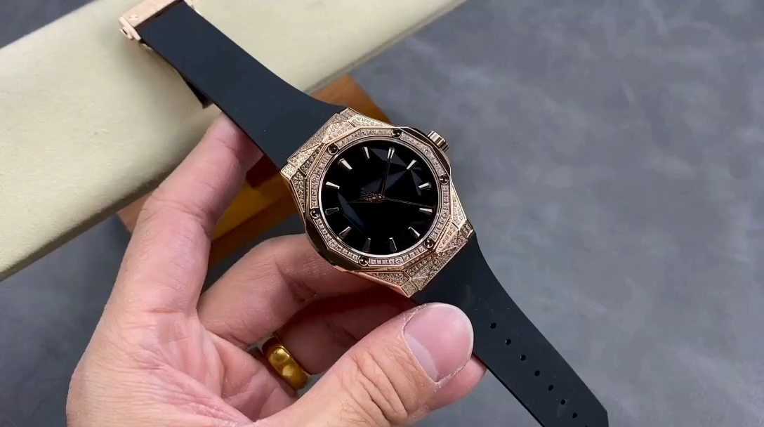 Hublot Classic Fusion 550.OS.1800.RX.1604.ORL19 40mm