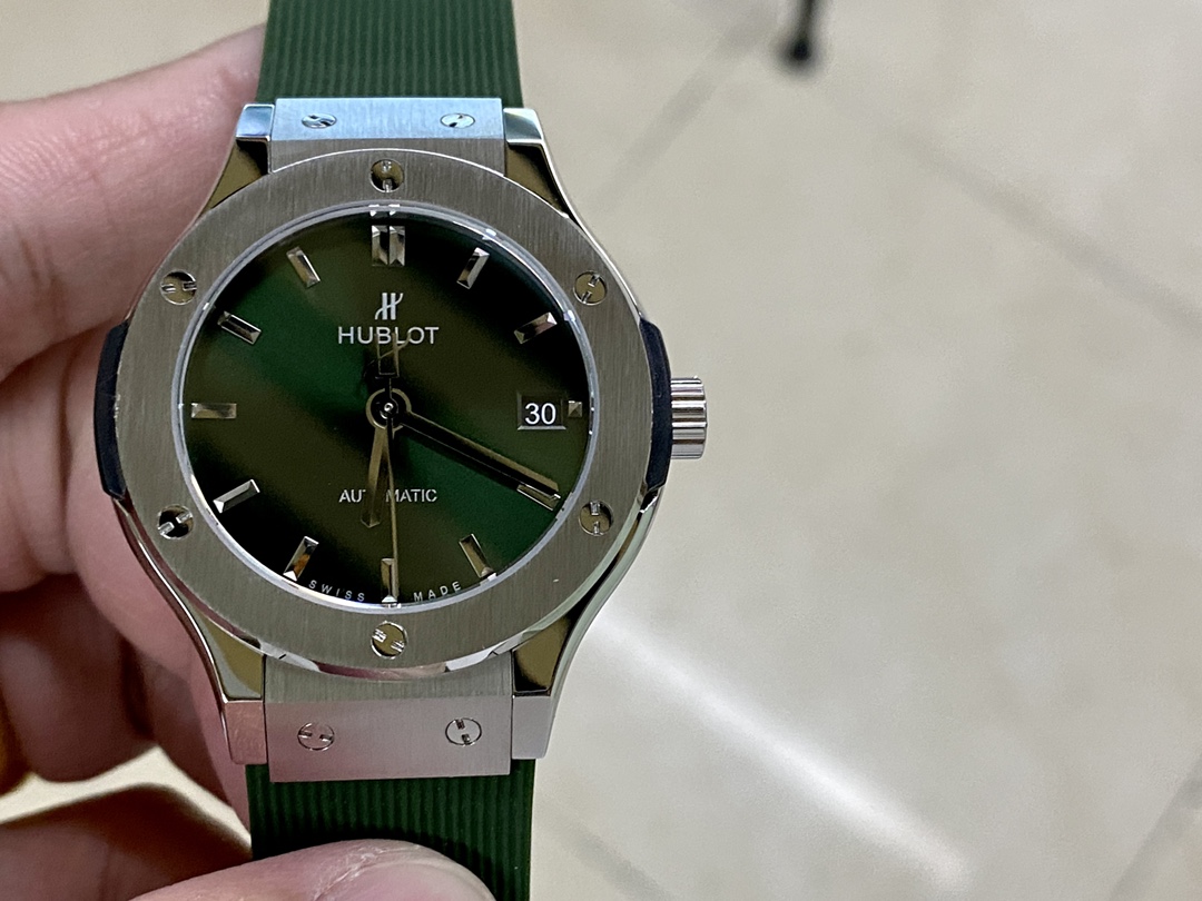 Hublot Classic Fusion 565.NX.1171.RX 38 mm Lady