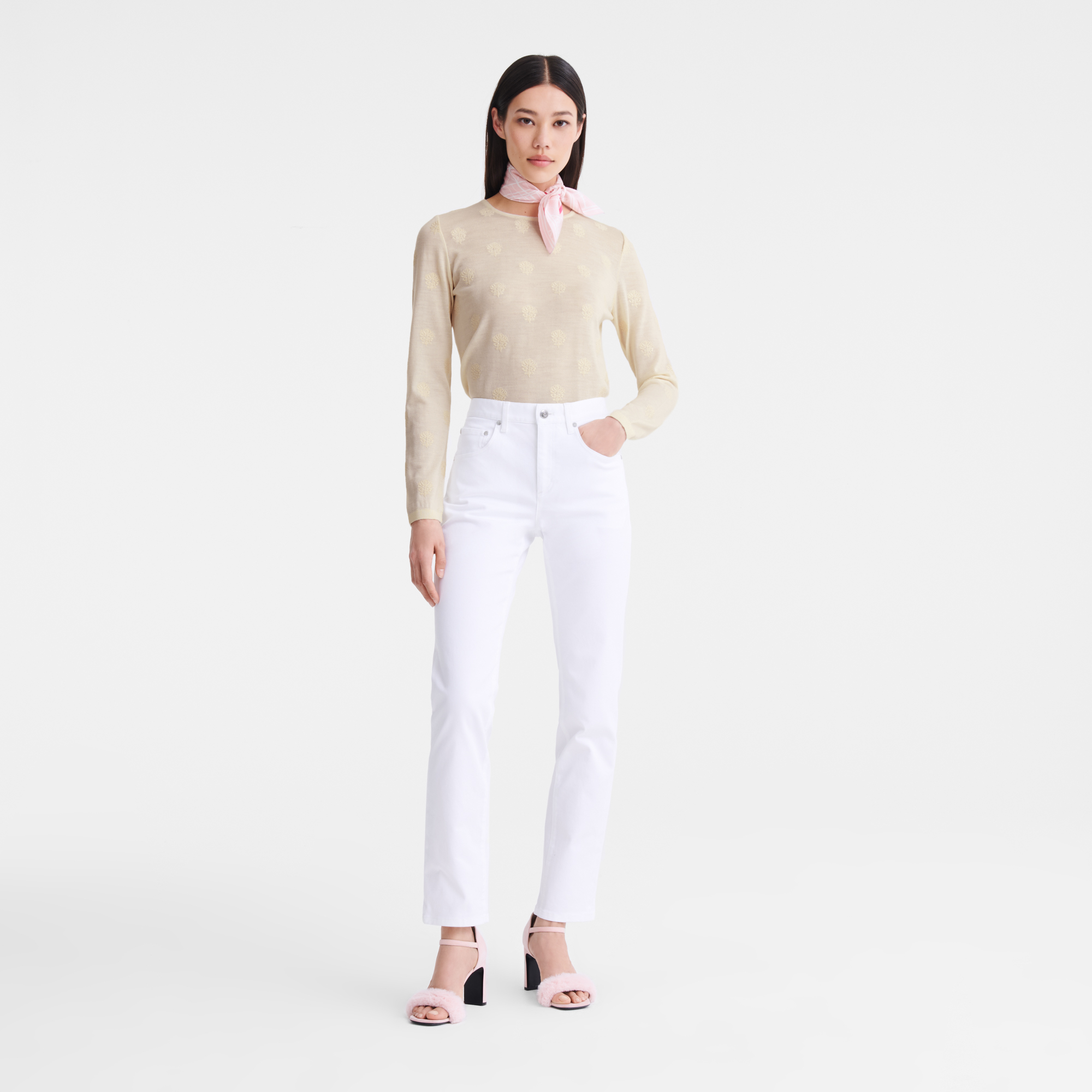 Round neck sweater