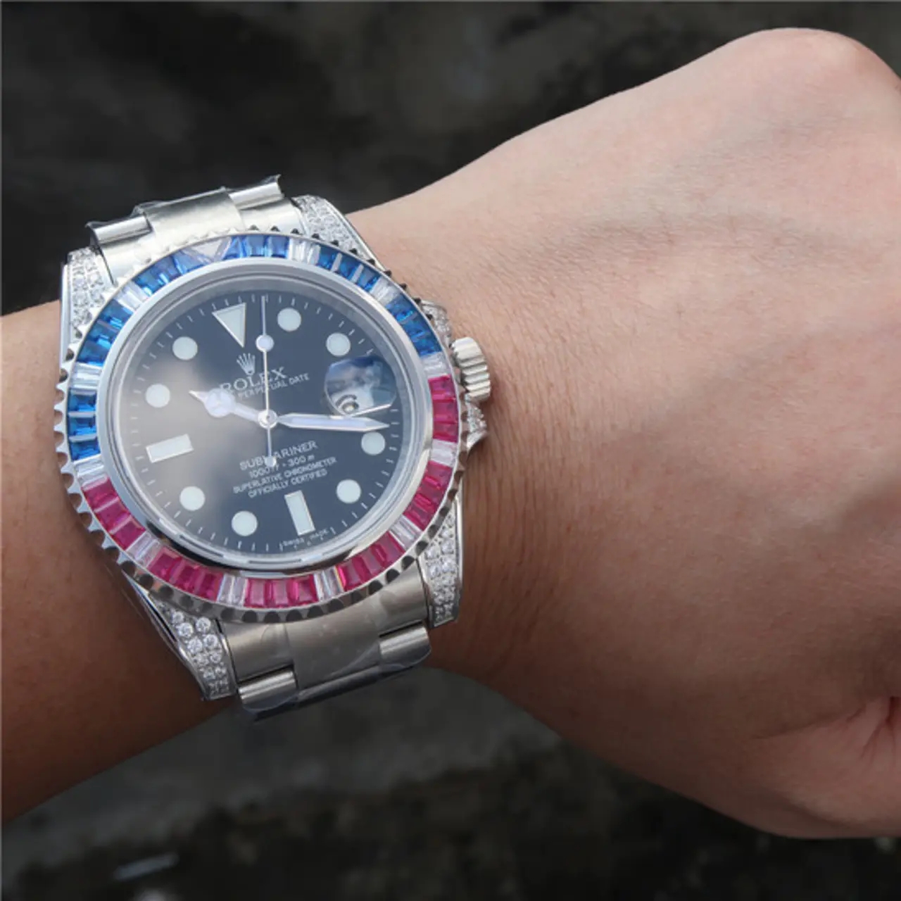 R0lex SUBMARINER SILVER BLUE / RED DIAMOND 40MM - DiscoversMarket