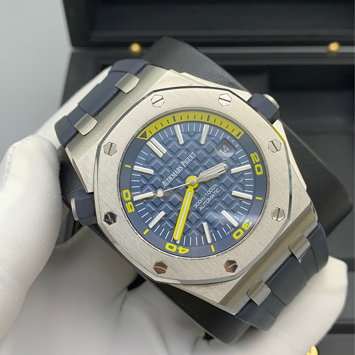 Aude Pig*et ROYAL OAK OFFSHORE DIVER SPECIAL EDITION Ref. 15710ST.OO.A027CA.01 - DiscoversMarket