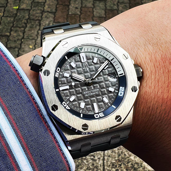 Aude Pig*et ROYAL OAK OFFSHORE DIVER Ref. 15720ST.OO.A009CA.01 - DiscoversMarket