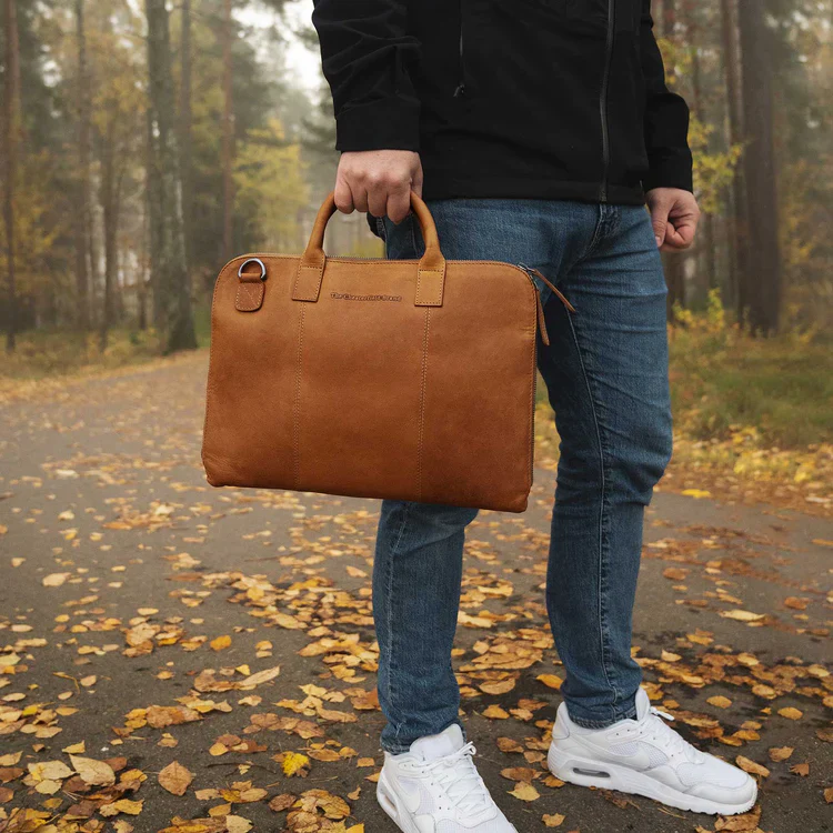 Portfölj i Skinn med datorfack 14