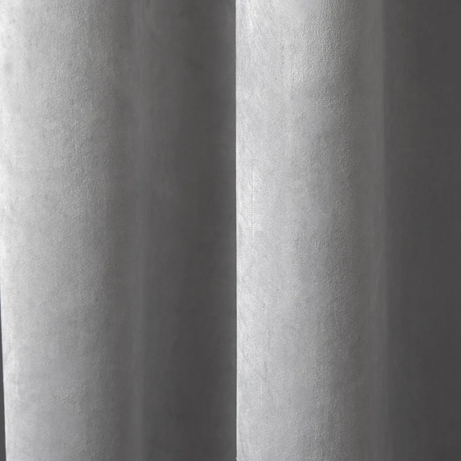 Montrose Silver Grey Velvet Blackout Thermal Coated Eyelet Curtains