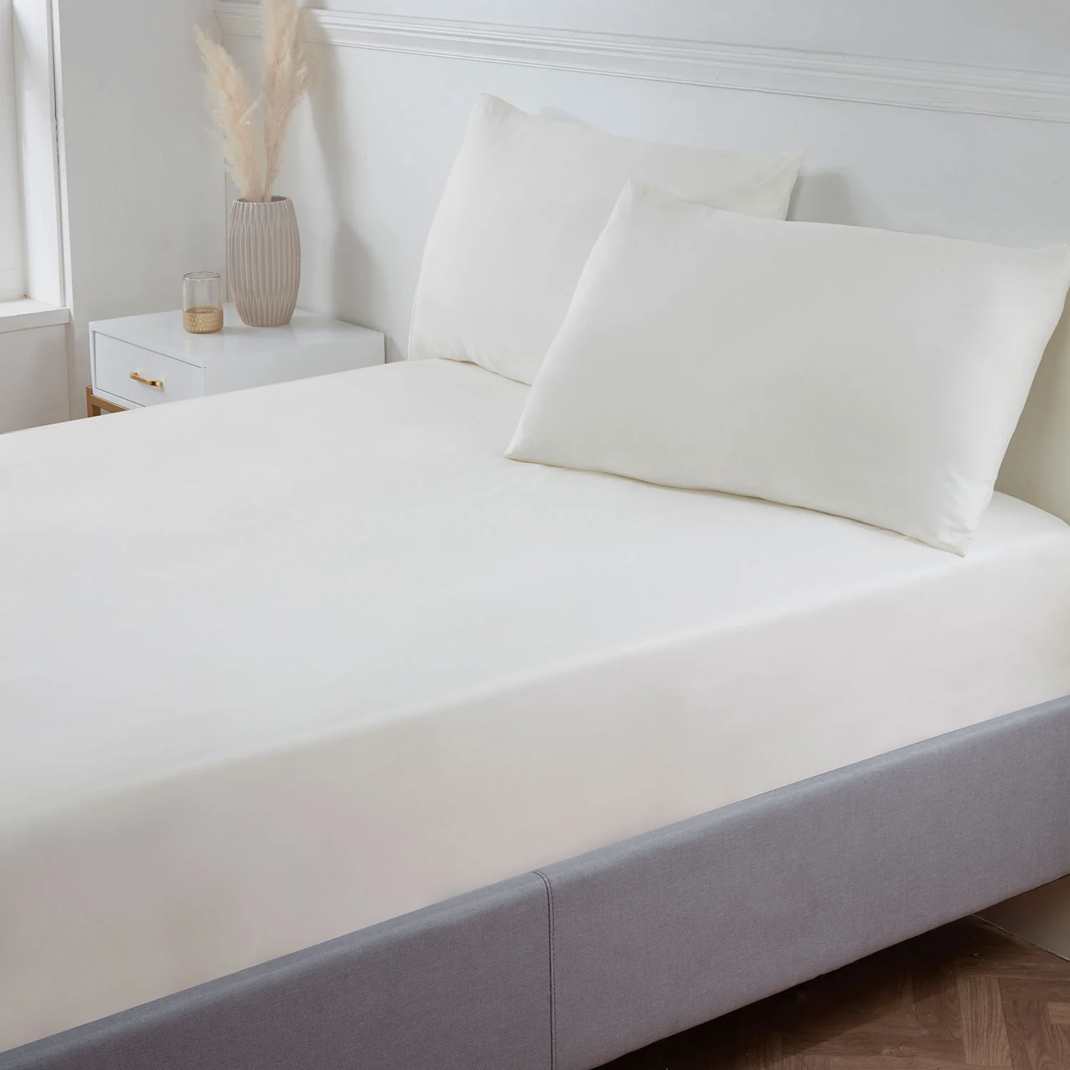 Ivory Super Soft Easycare Standard (25cm) Fitted Sheet