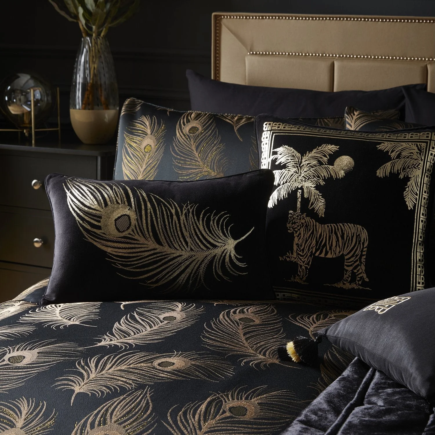 Laurence Llewelyn-Bowen Dandy Black & Gold Duvet Set