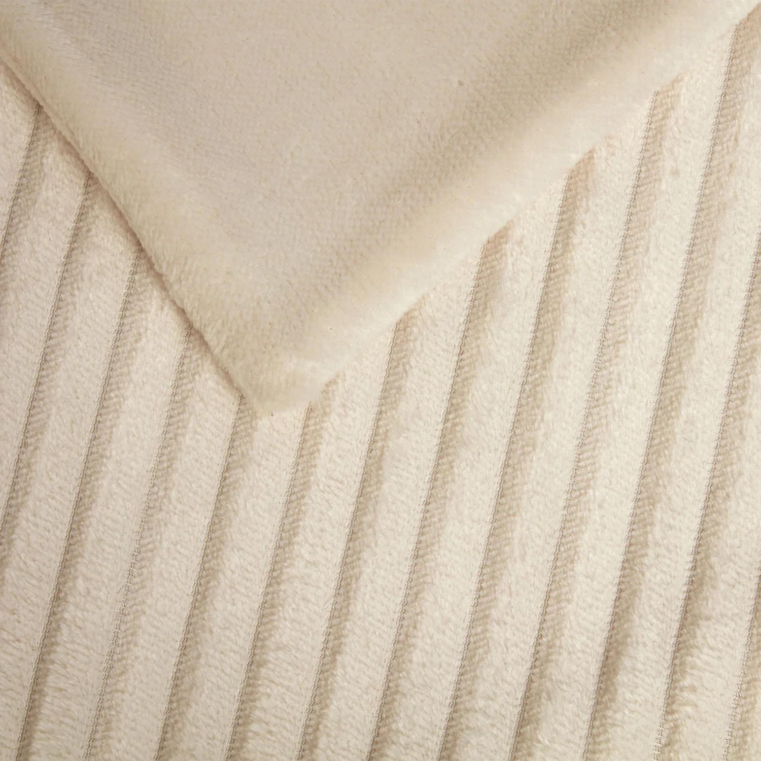 Brooklyn Ivory Chunky Ribbed Fleece Throw (130cm x 180cm)