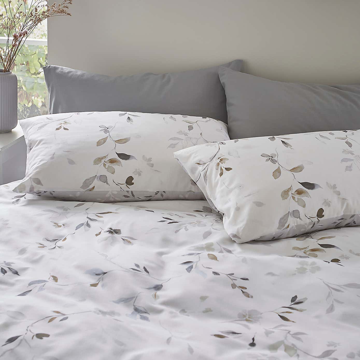Moonlight Floral 144 Thread Count Reversible Duvet Cover & Pillowcase Set