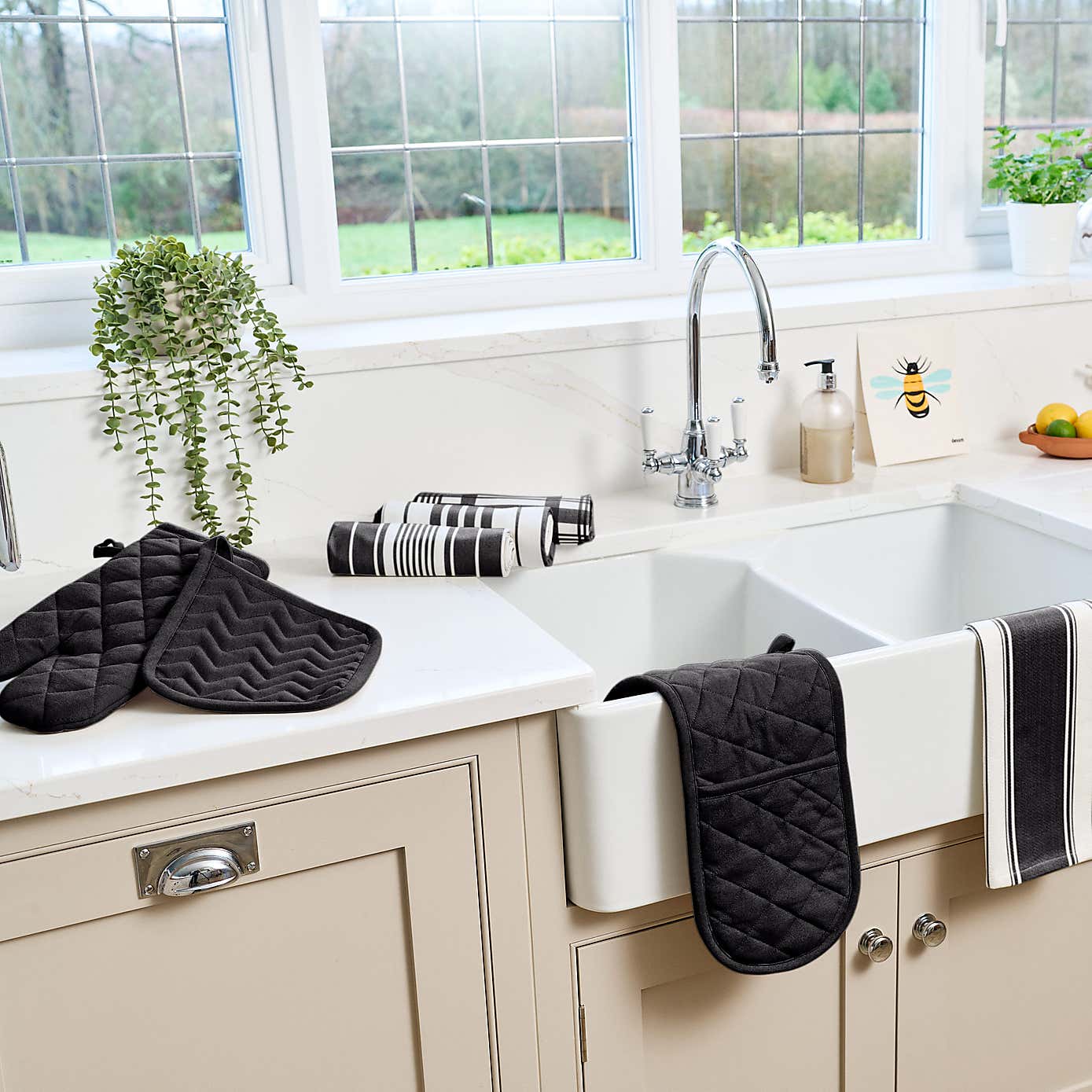 Dexam Set of 2 Love Colour Single Oven Gloves