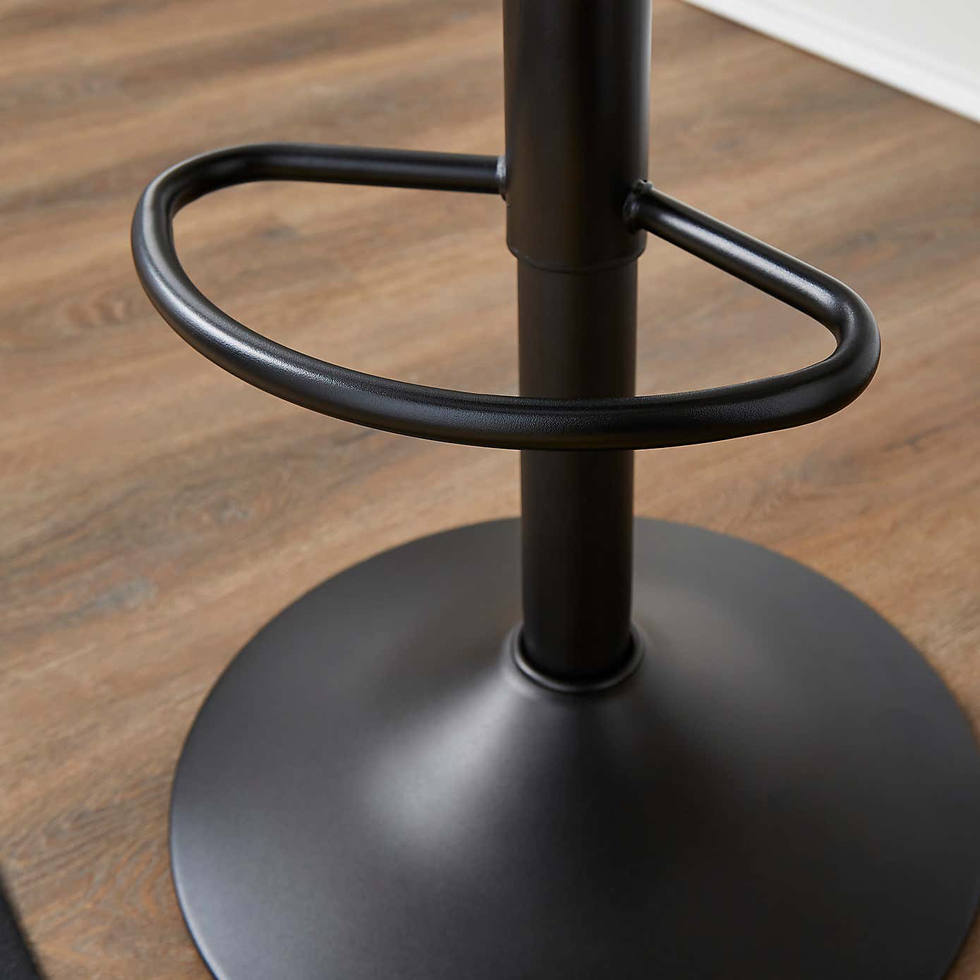 Venice Round Bar Stool