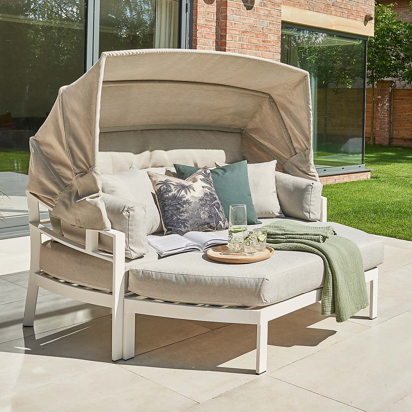 Titchwell White Day Bed