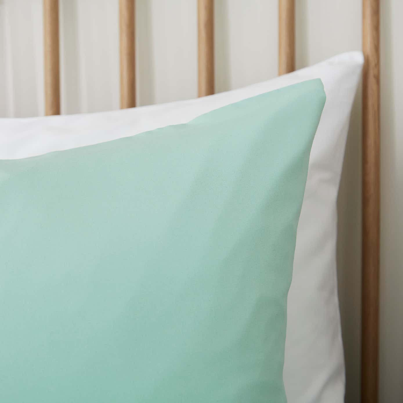 Super Soft Plain Polyester Standard Pillowcase Pair