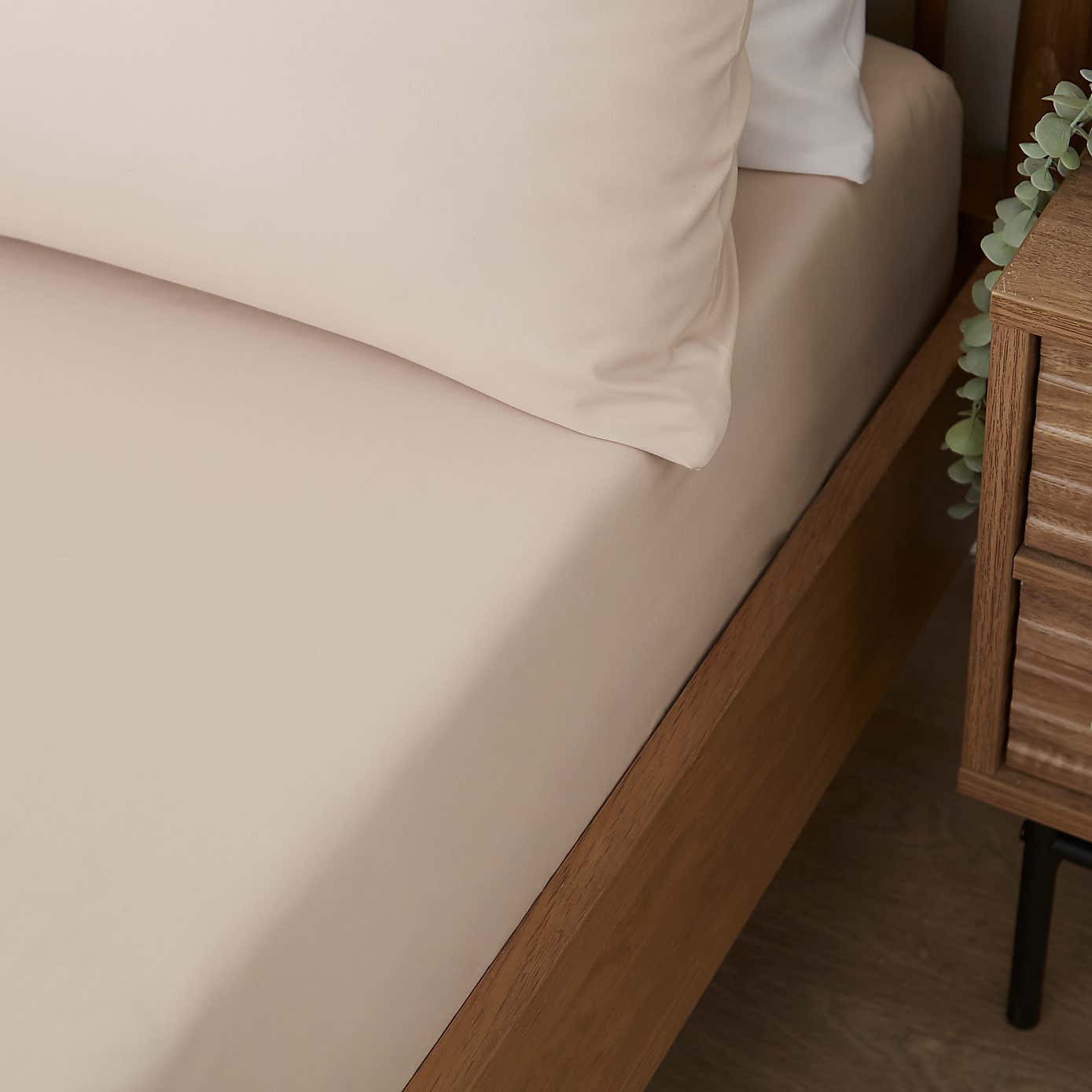 Super Soft Plain Polyester Fitted Sheet