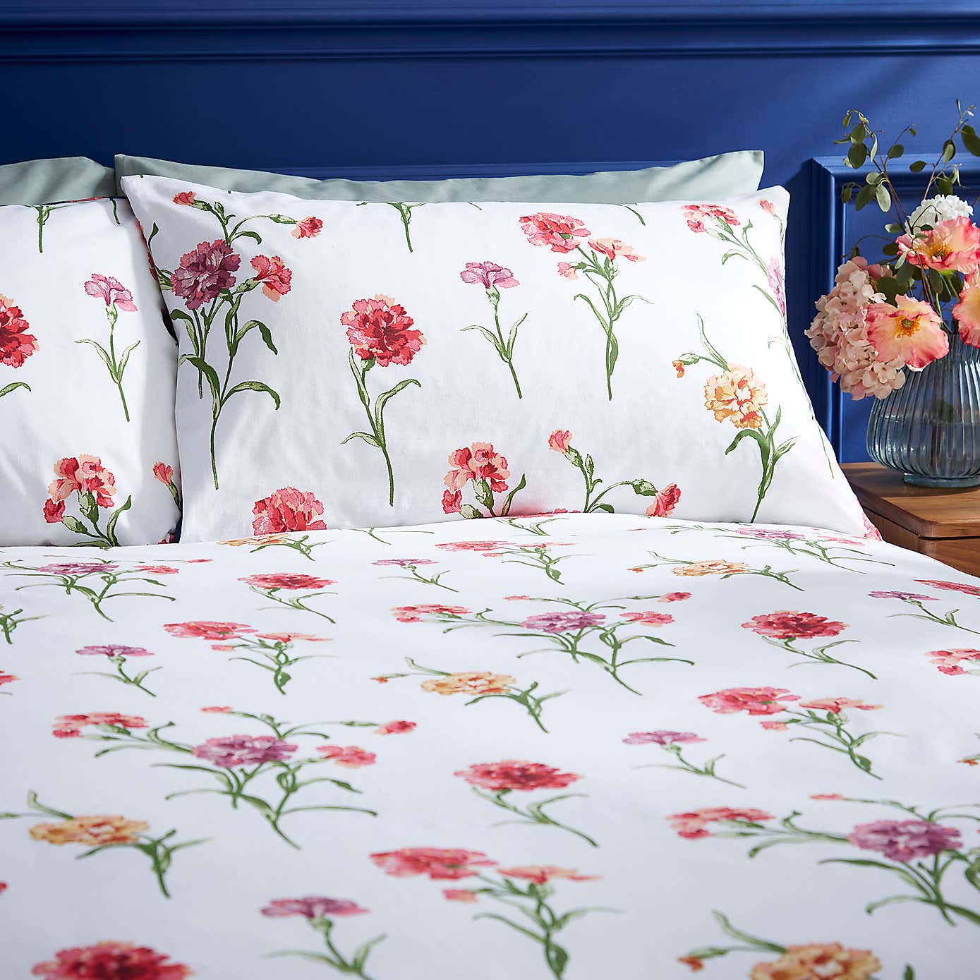 Carnation Bloom Navy Duvet Cover and Pillowcase Set