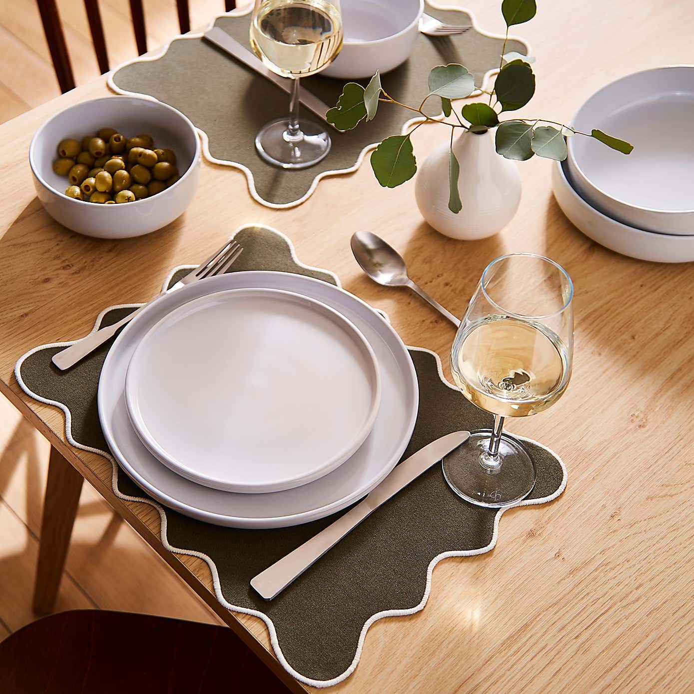 Set of 2 Pink Scalloped Edge Placemats