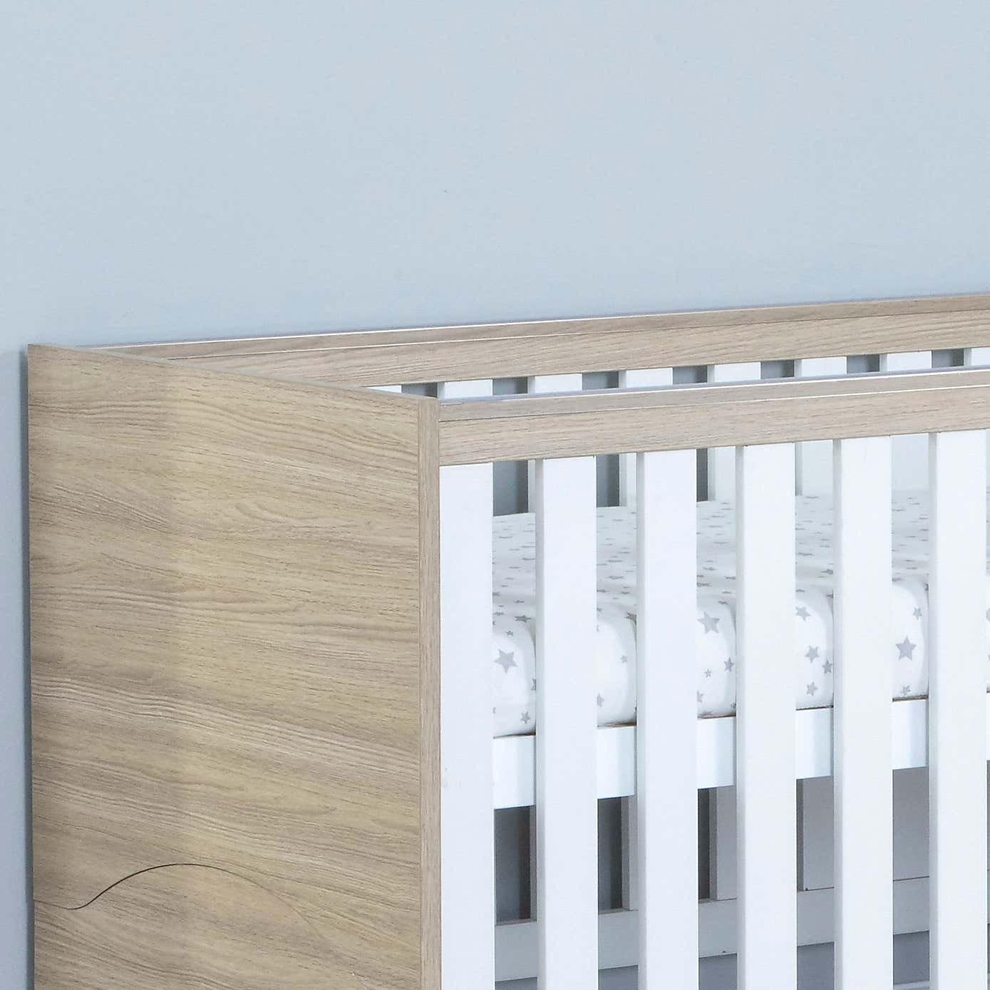 Babymore Veni Cot Bed with Drawer