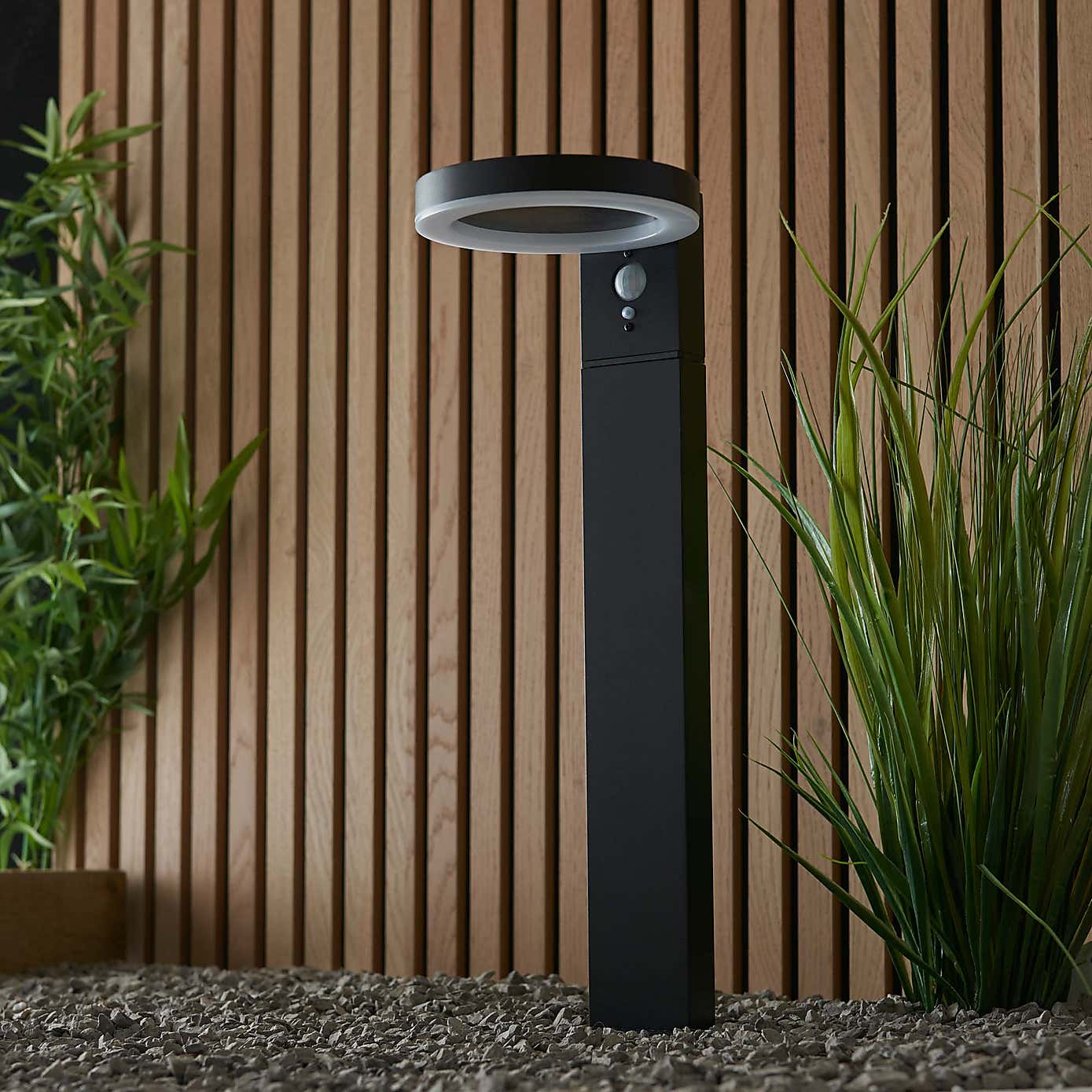 Vogue Idris Outdoor Solar PIR Floor Light