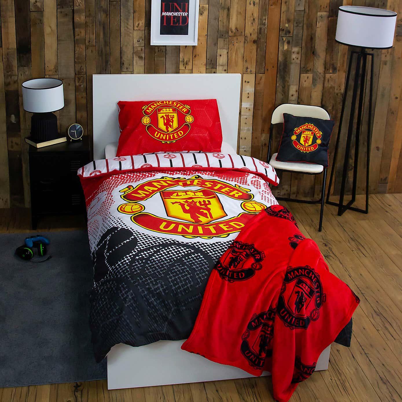 Manchester United Crest Single Duvet Cover and Pillowcase Set