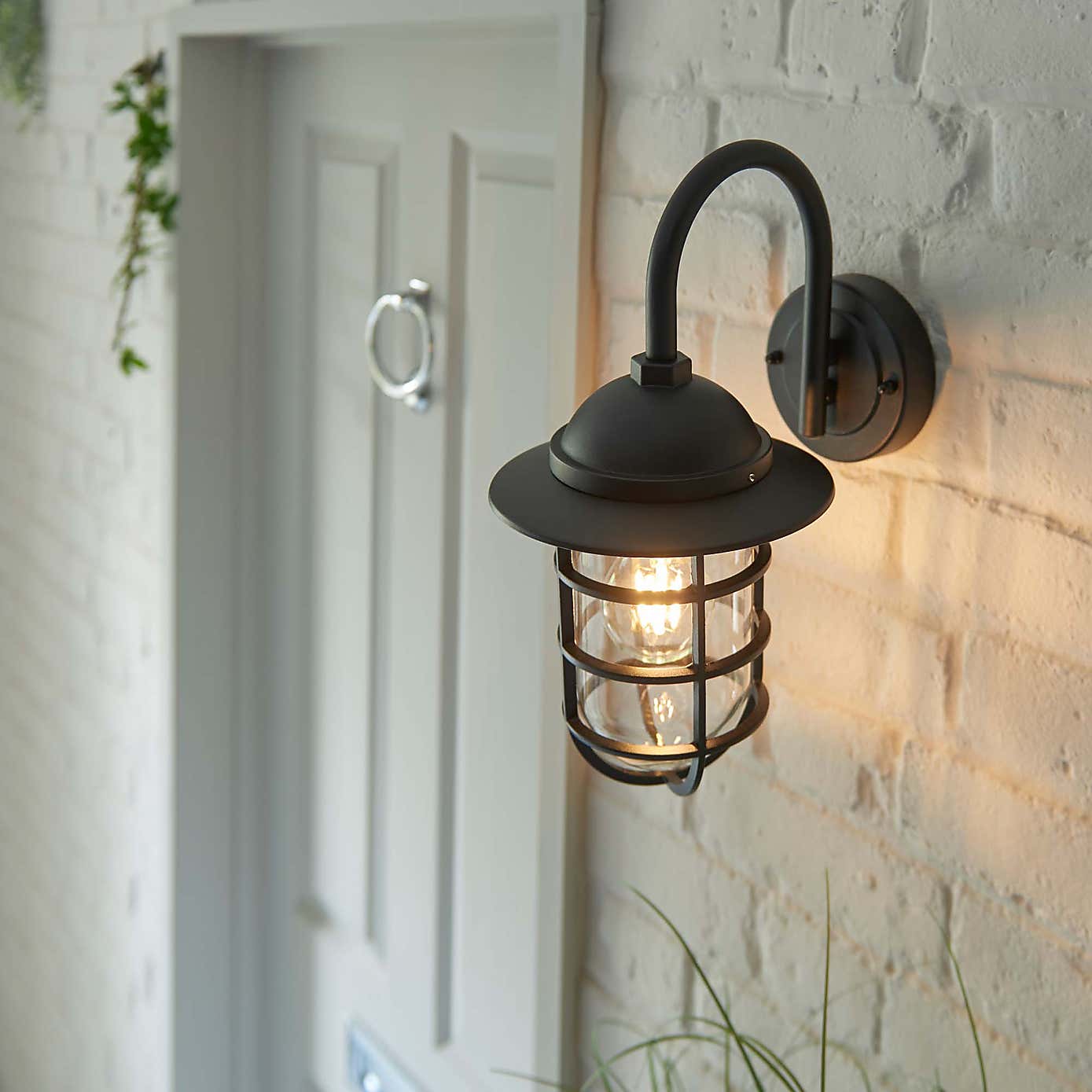 Vogue Felix Outdoor Wall Light