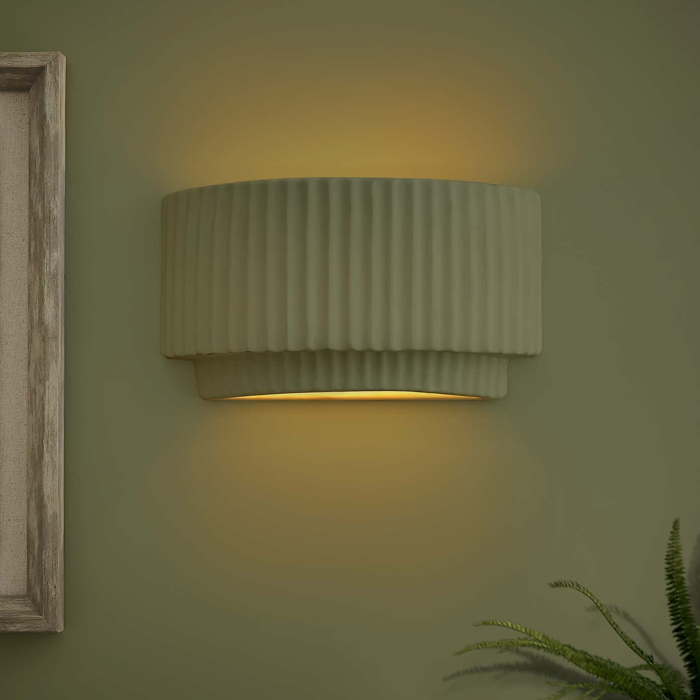 Aivon Ribbed Dimmable Wall Light