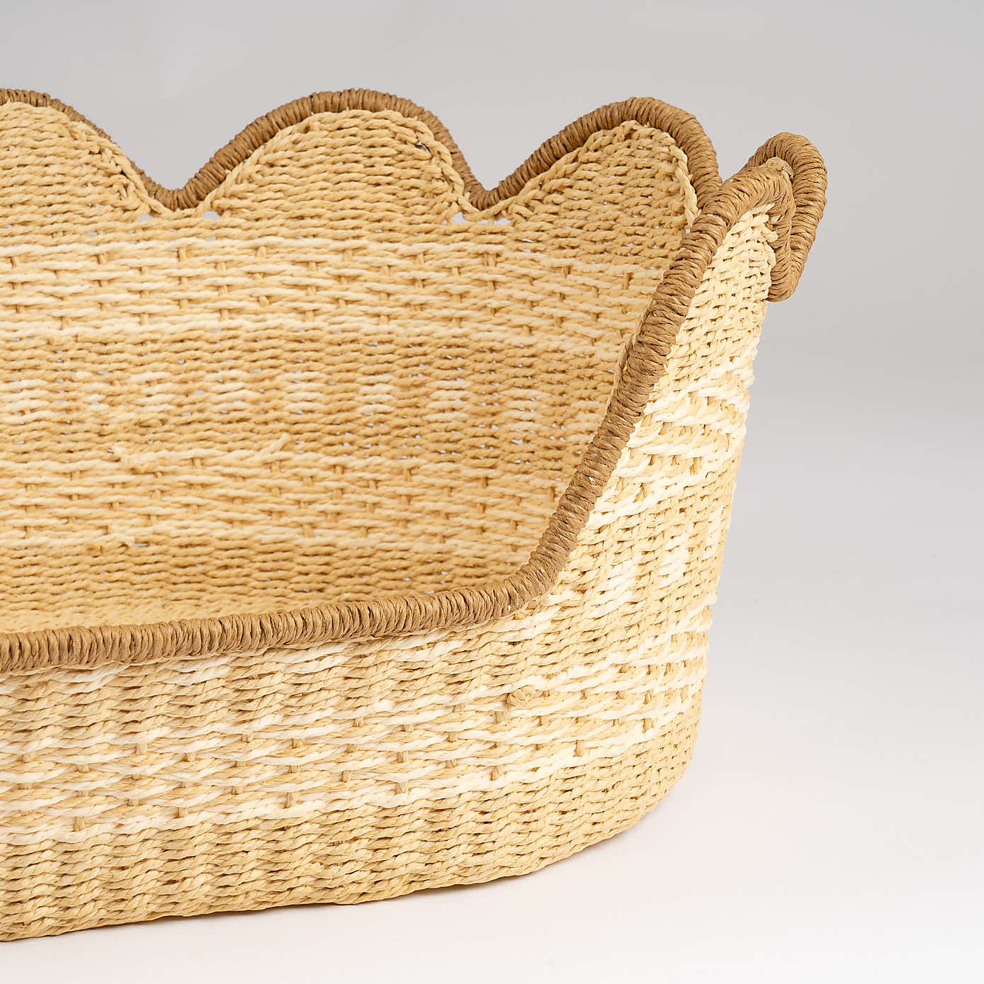 Natural Scallop Woven Pet Bed