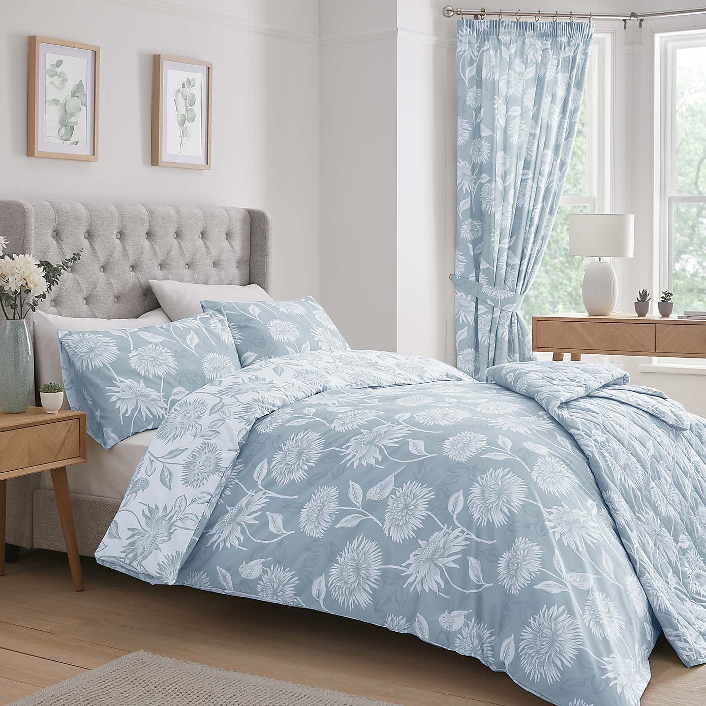 Dreams and Drapes Chrysanthemum Reversible Duvet Cover and Pillowcase Set