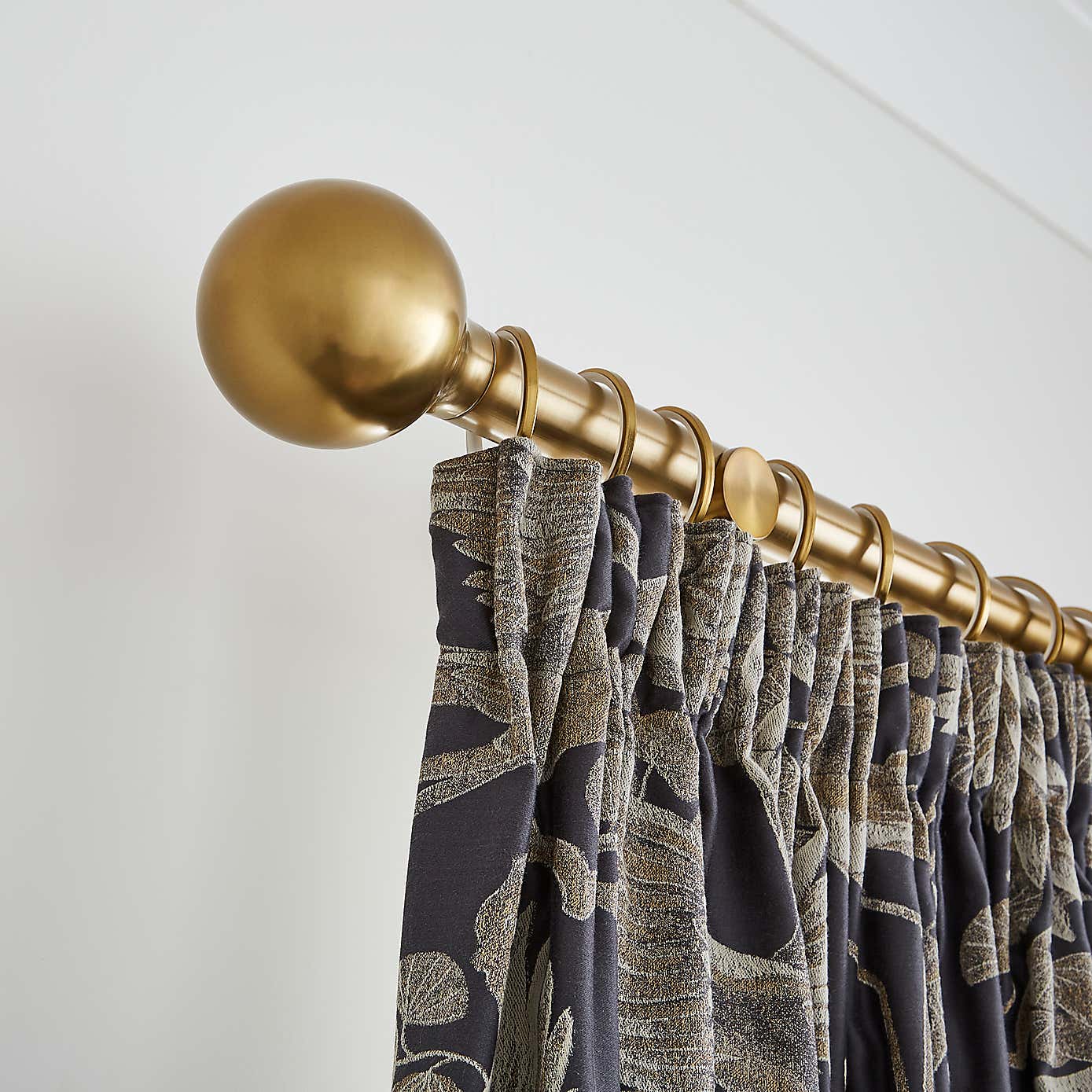 Contemporary Ball Fixed Metal Curtain Pole