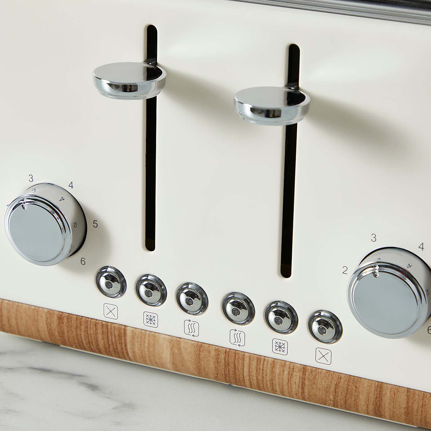 Contemporary Cream 4 Slice Toaster