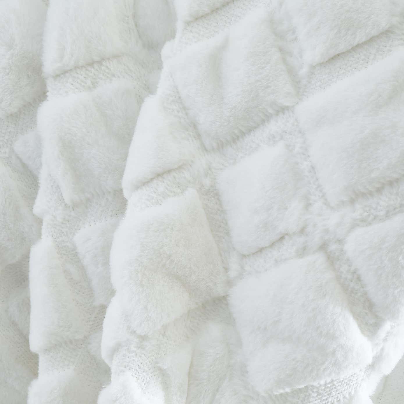 Catherine Lansfield Cosy Diamond 130cm x 170cm Throw