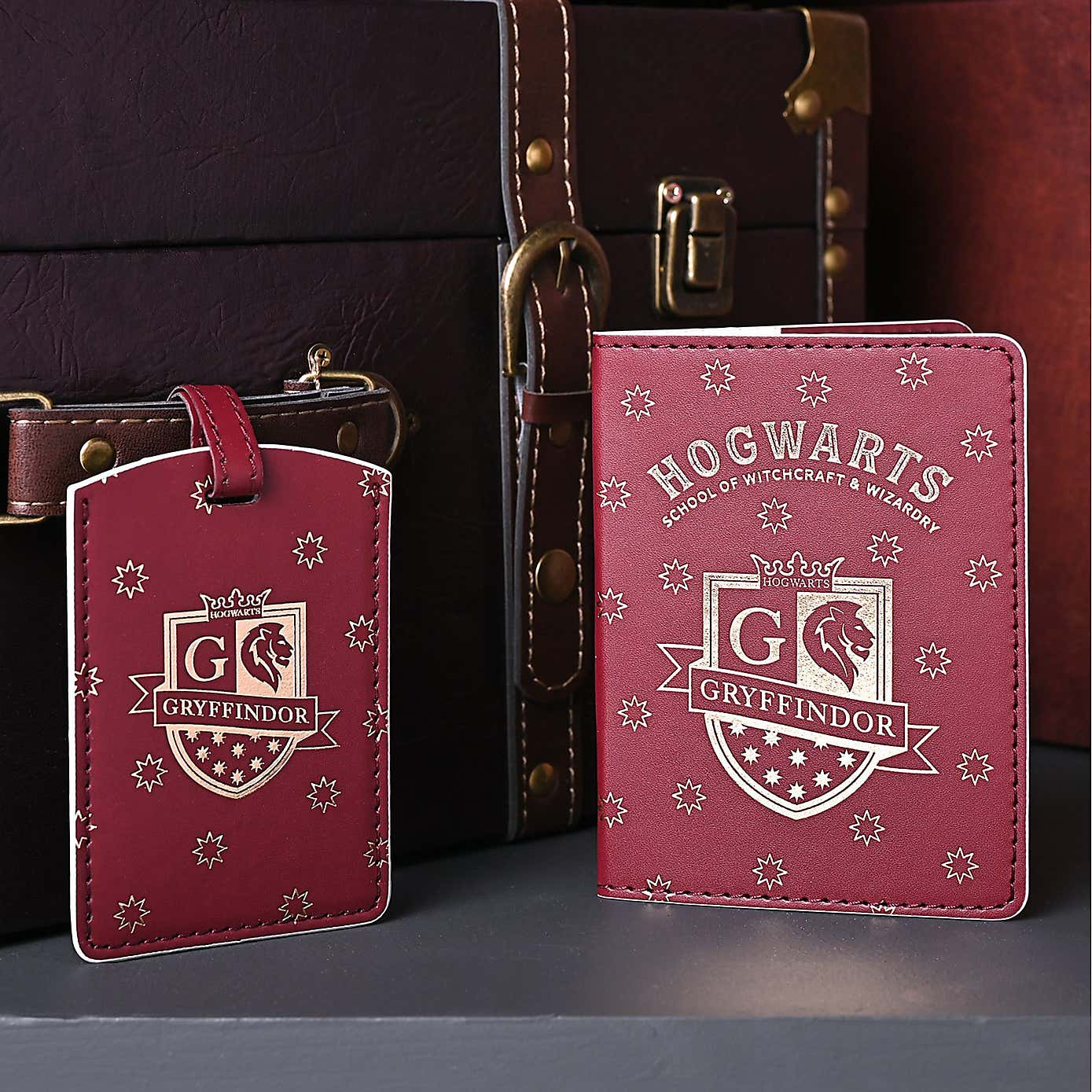 Harry Potter Alumni Gryffindor Passport Holder and Luggage Tag Set