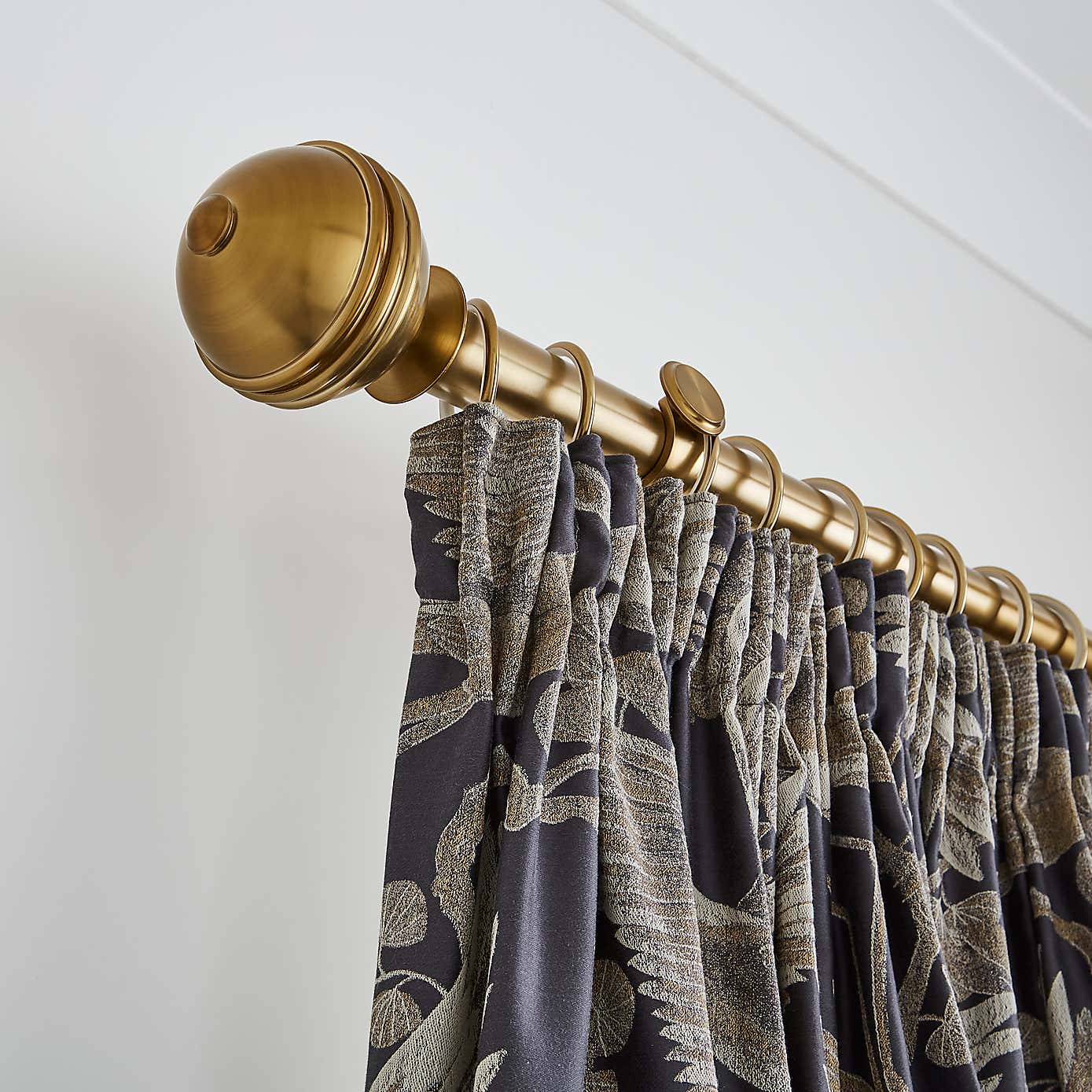 Traditional Ball Fixed Metal Curtain Pole with Rings