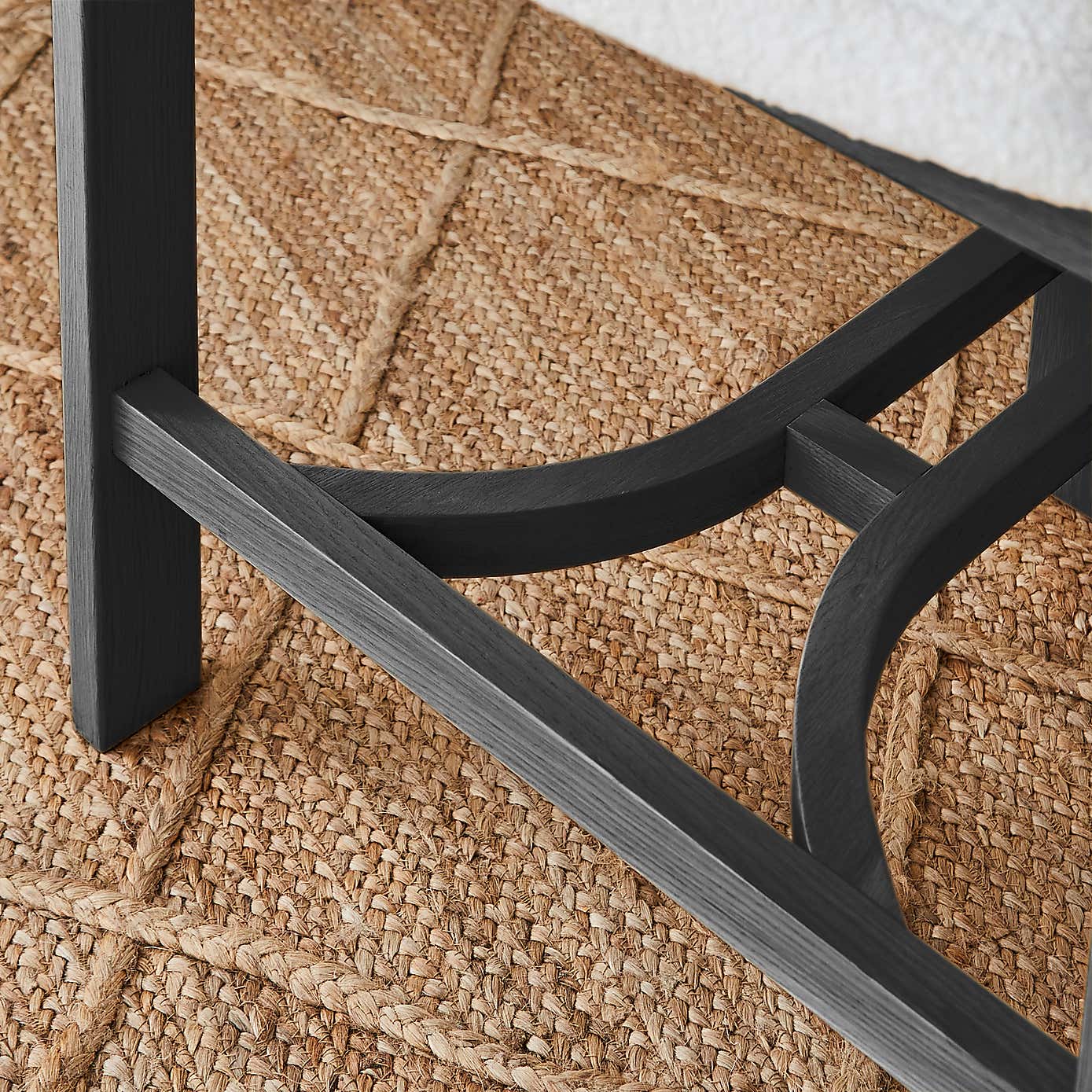 Lovato Barstool, Boucle