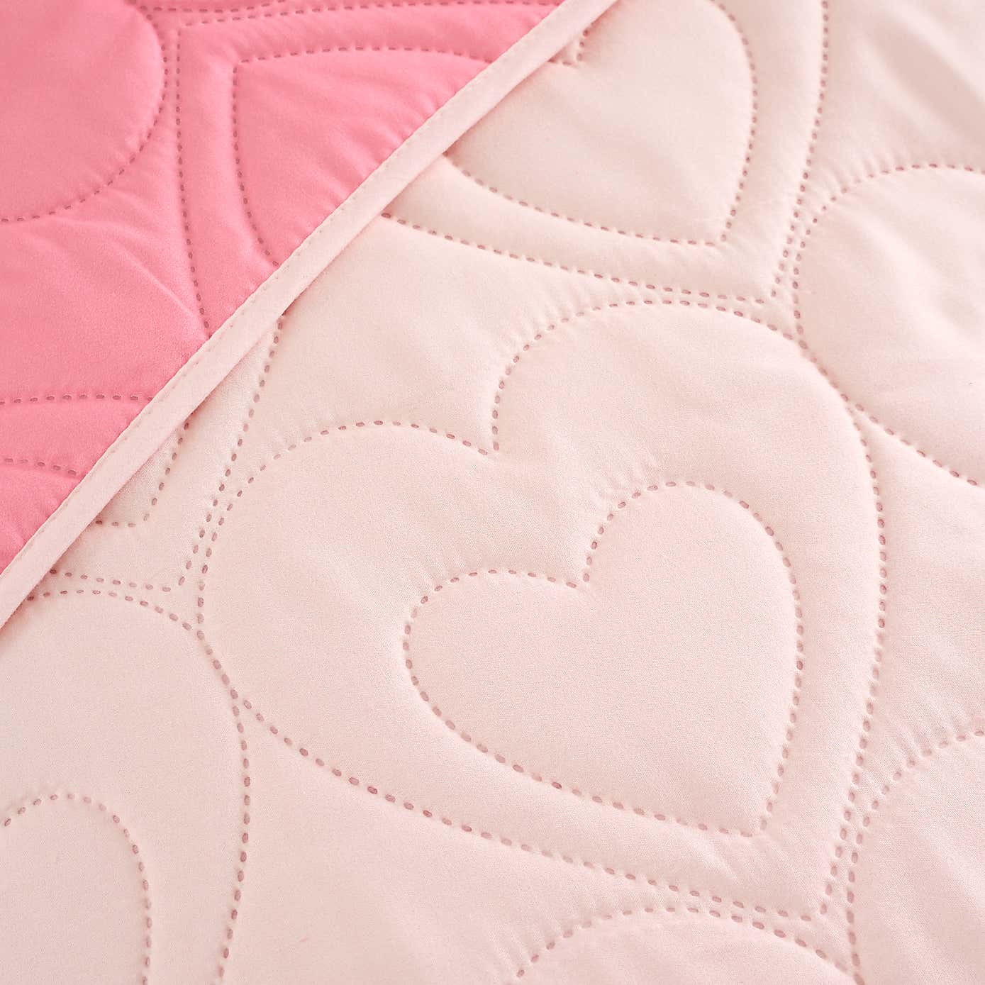 Ombre Pink Hearts Pinsonic Bedspread