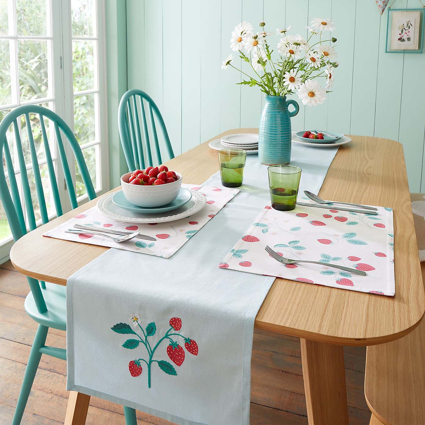 Catherine Lansfield Strawberry Garden Table Runner