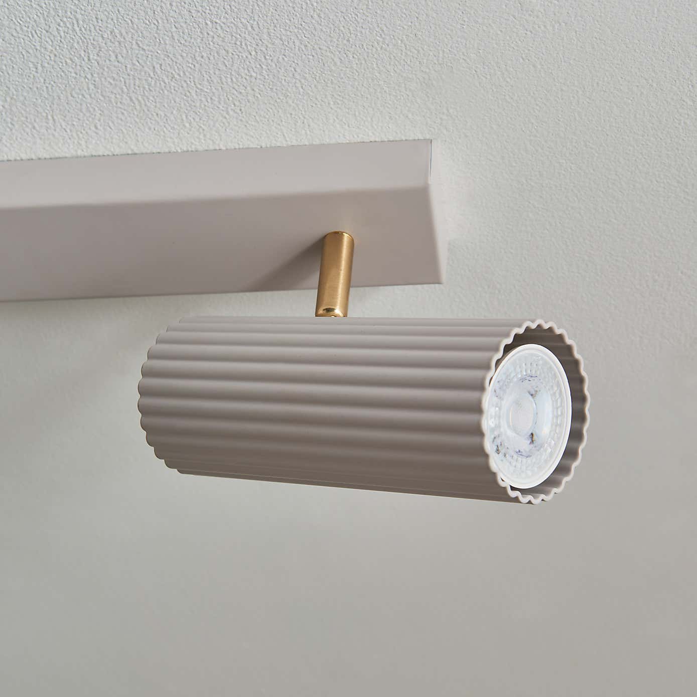 Georgi Industrial Adjustable Ribbed 4 Light Spotlight Bar