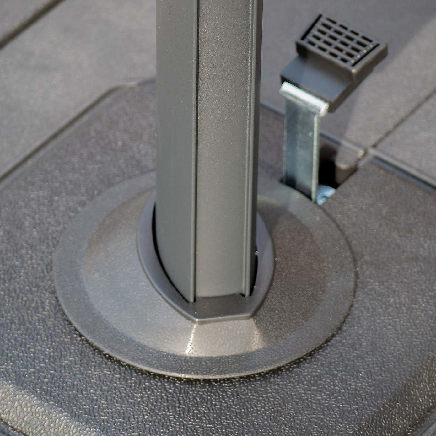 One Box 3m Round Parasol with Water Base