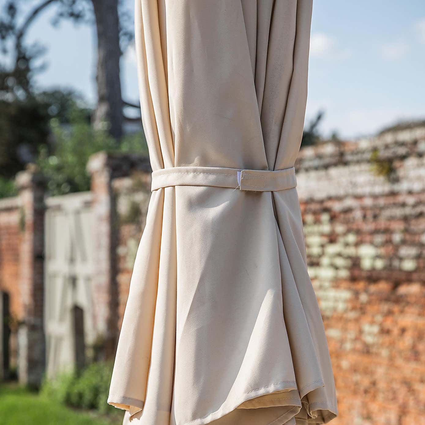 Lecco 3m Cantilever Parasol