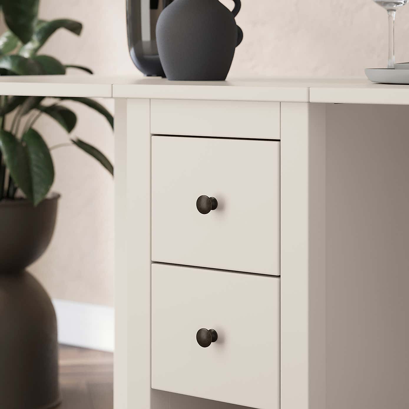 Lynton Extendable Dropleaf Dining Table