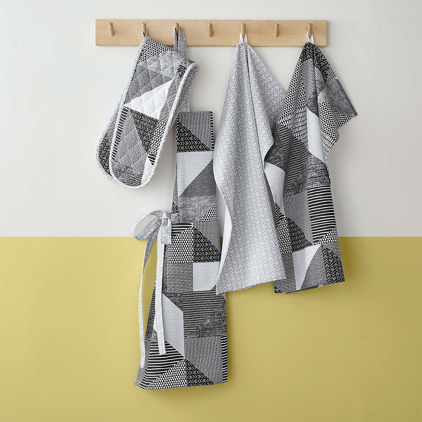 Catherine Lansfield Set of 2 Larsson Geo Tea Towels