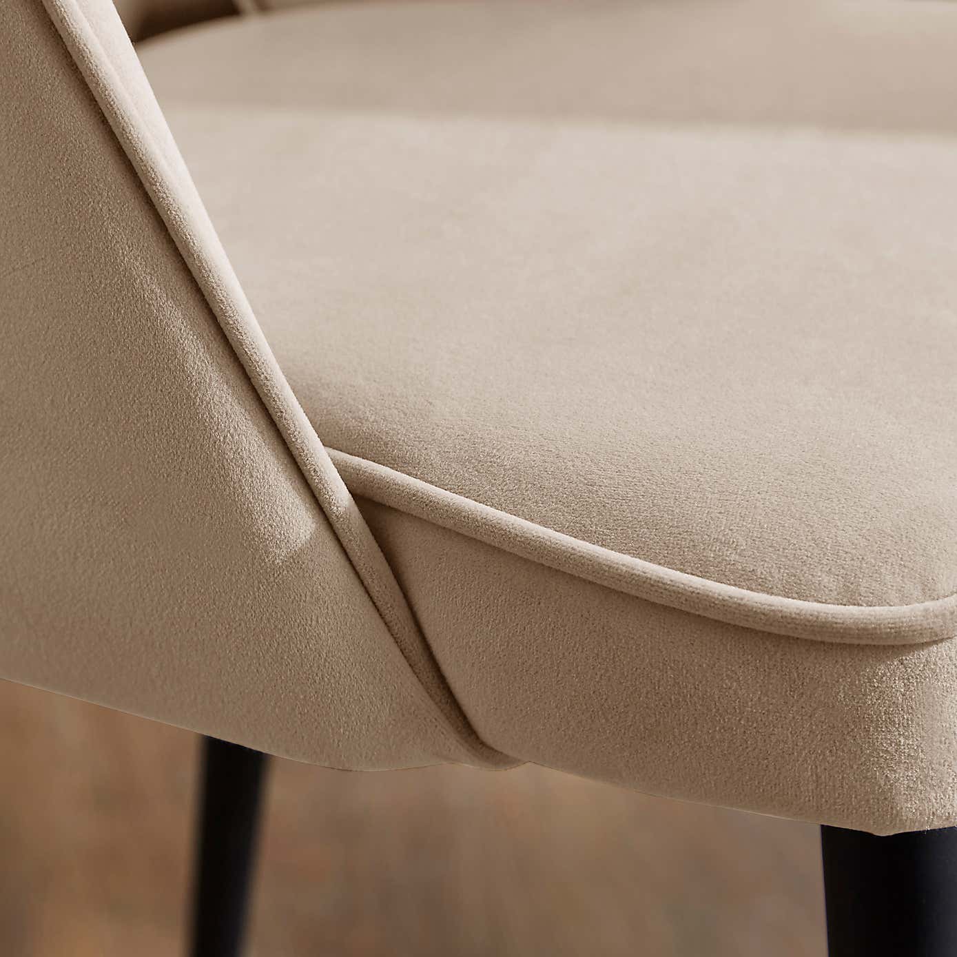 Effy Round Dining Table with 4 Lillia Mink Velvet Dining Chairs