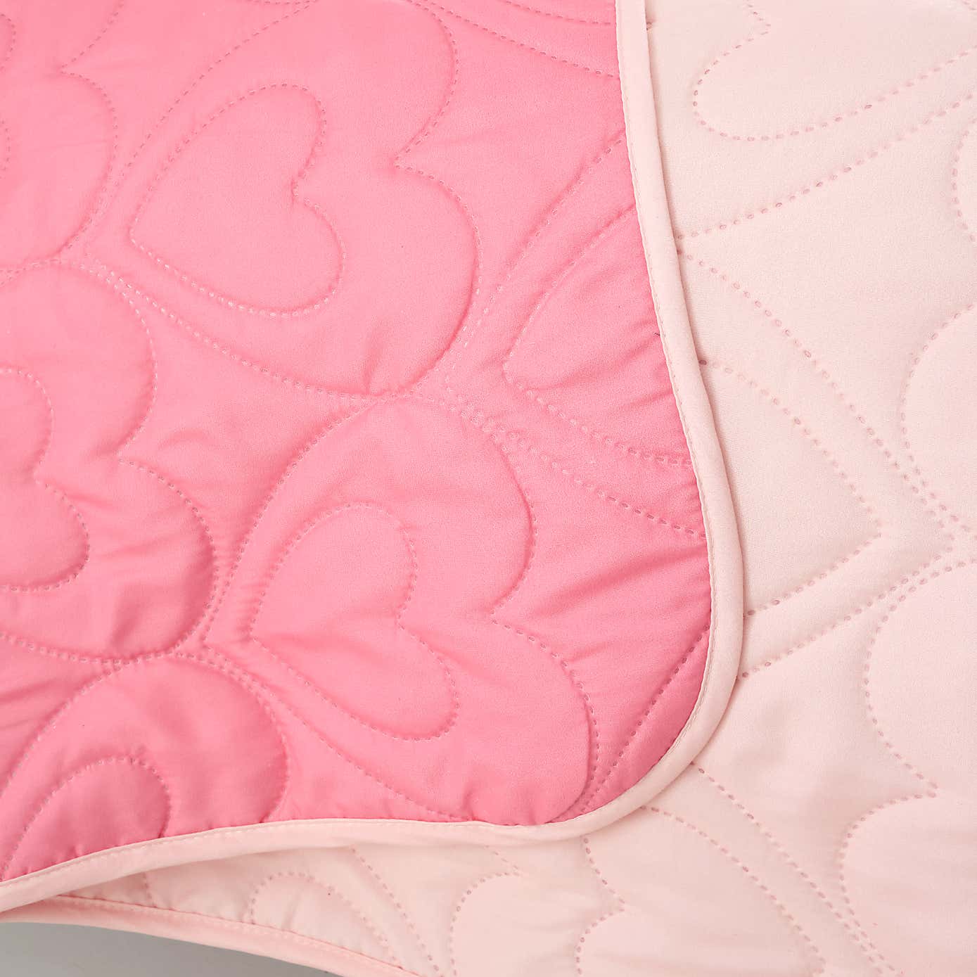 Ombre Pink Hearts Pinsonic Bedspread