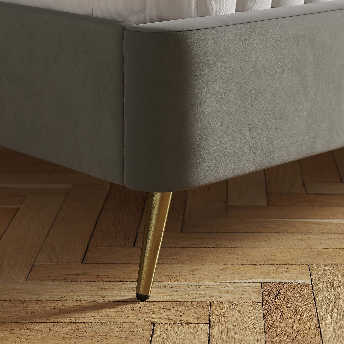 Curve Pleated Velvet Bed